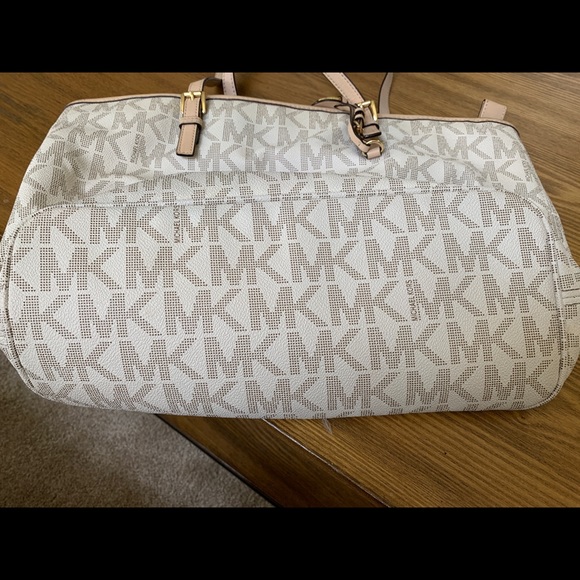 Michael Kors Purse - Picture 8 of 8